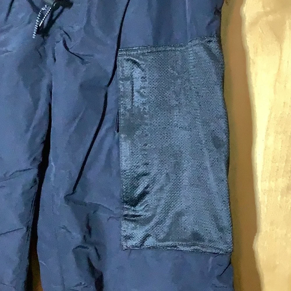 Urban Outfitters navy nylon cargo pants, size medium - Picture 3 of 8